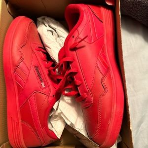 New Reebok women shoes size 11 never worn